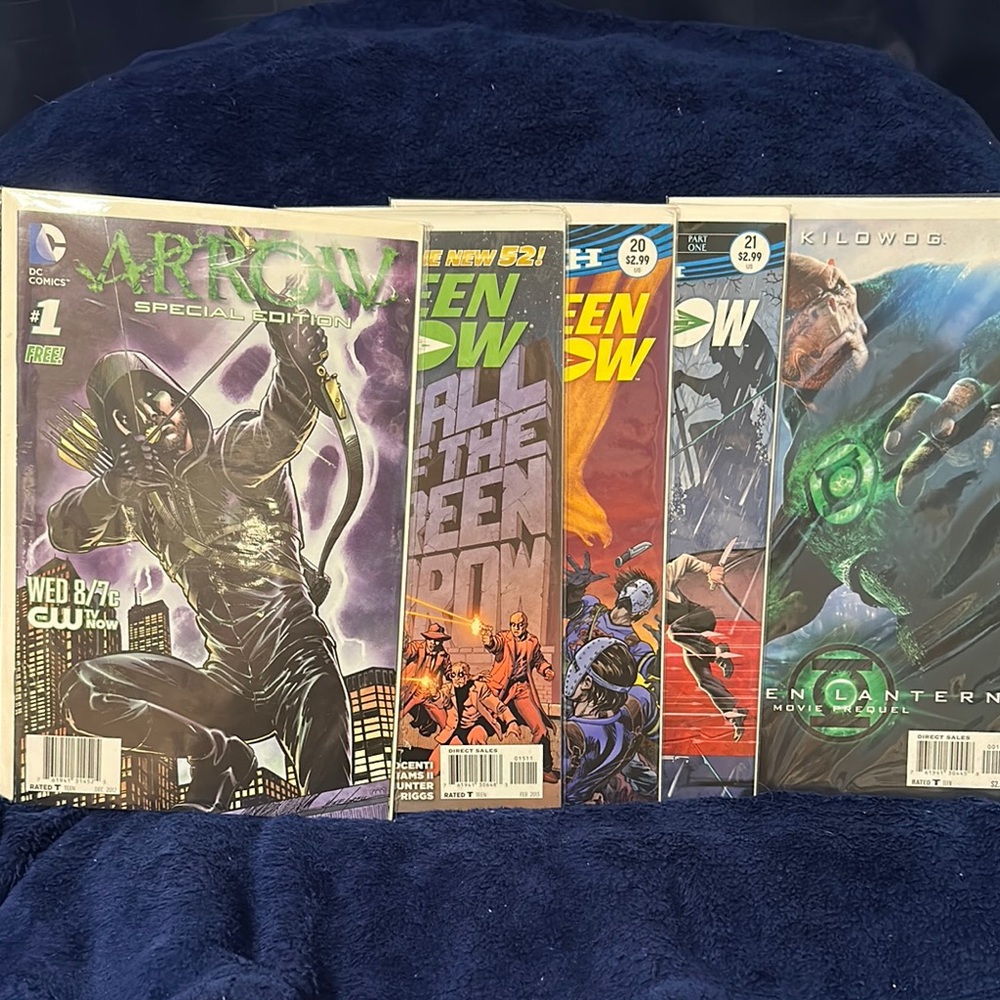 DC Comics Arrow and Green Lantern Comic Book Set